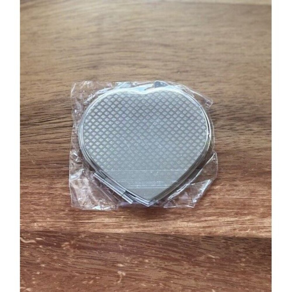 Modela Silver Heart Shaped Glitter Compact Mirror Travel Size NWT - Picture 5 of 5
